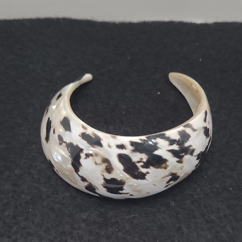 Vintage black and white sea shell cuff bracelet